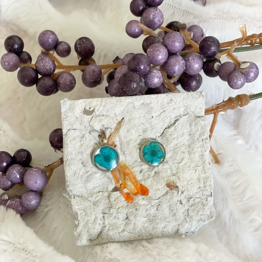 Blue Pressed Flower || Resin Earrings